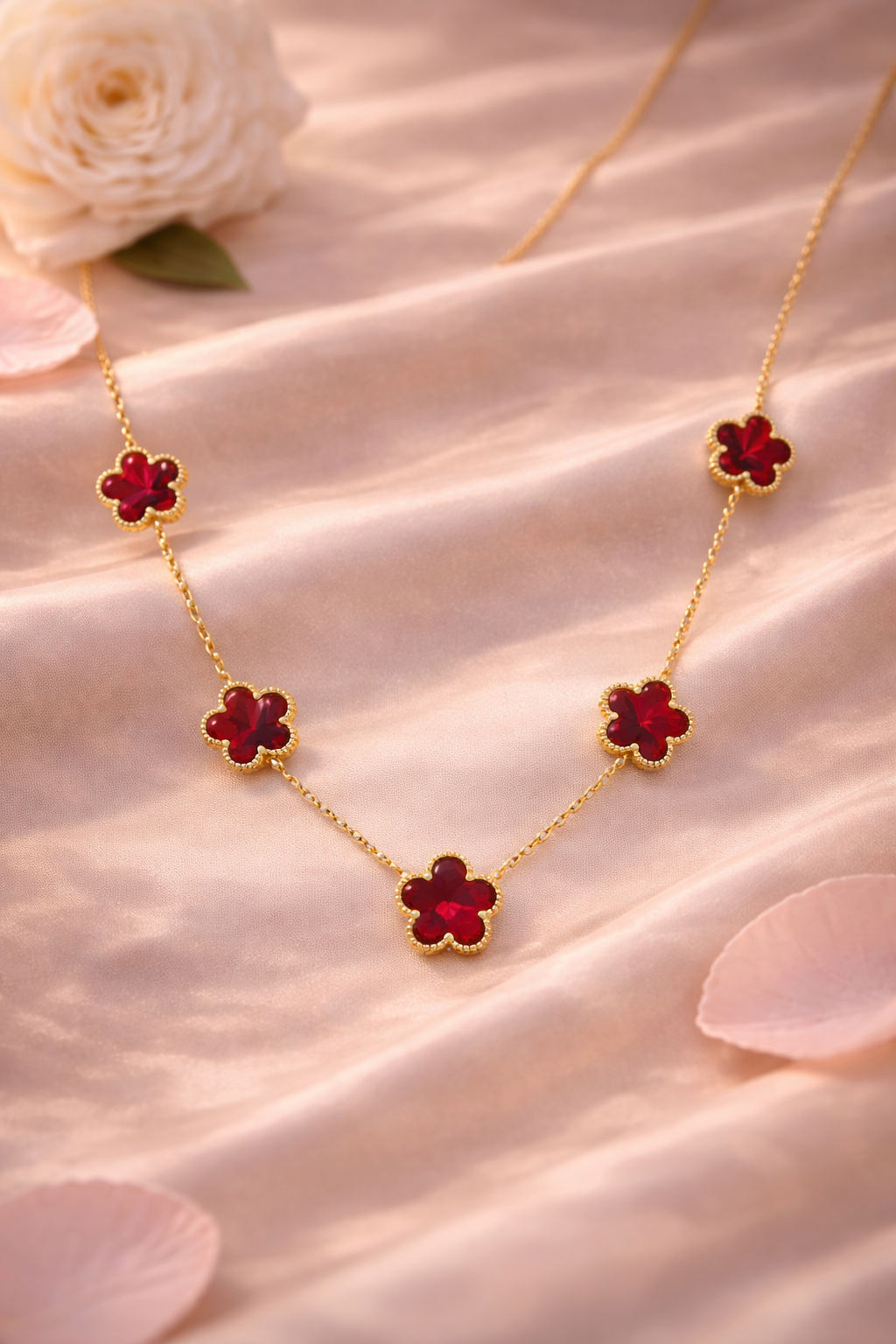 Collar Flor Lucea™ – Acabado Oro 18K