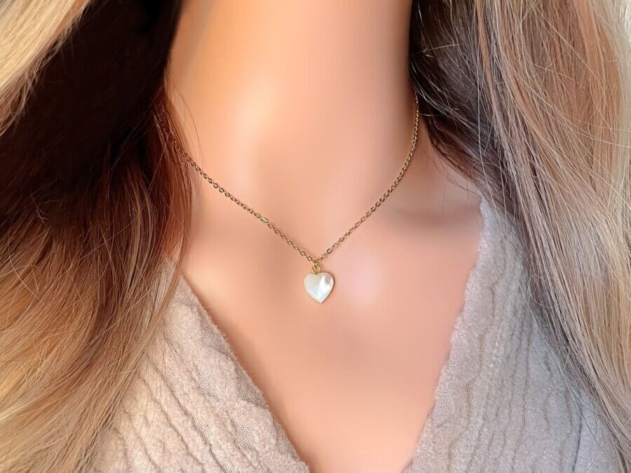 Collar Corazón de Concha Natural – Oro 24K