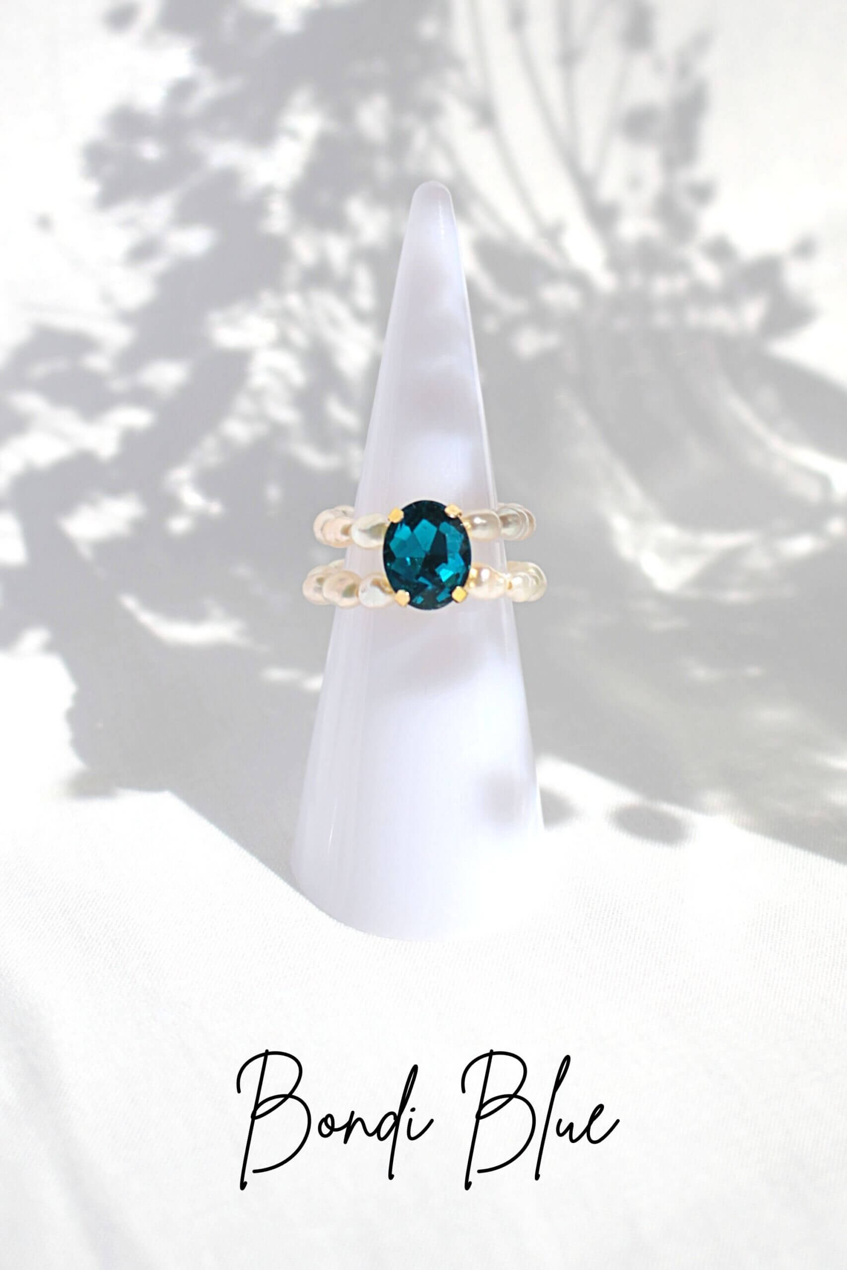Anillo de Perlas con Circonita Azul – Ajustable