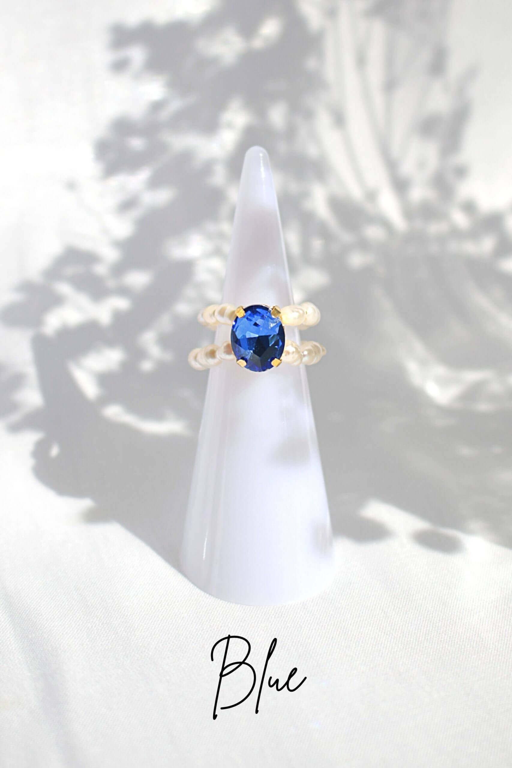 Anillo de Perlas con Circonita Azul – Ajustable