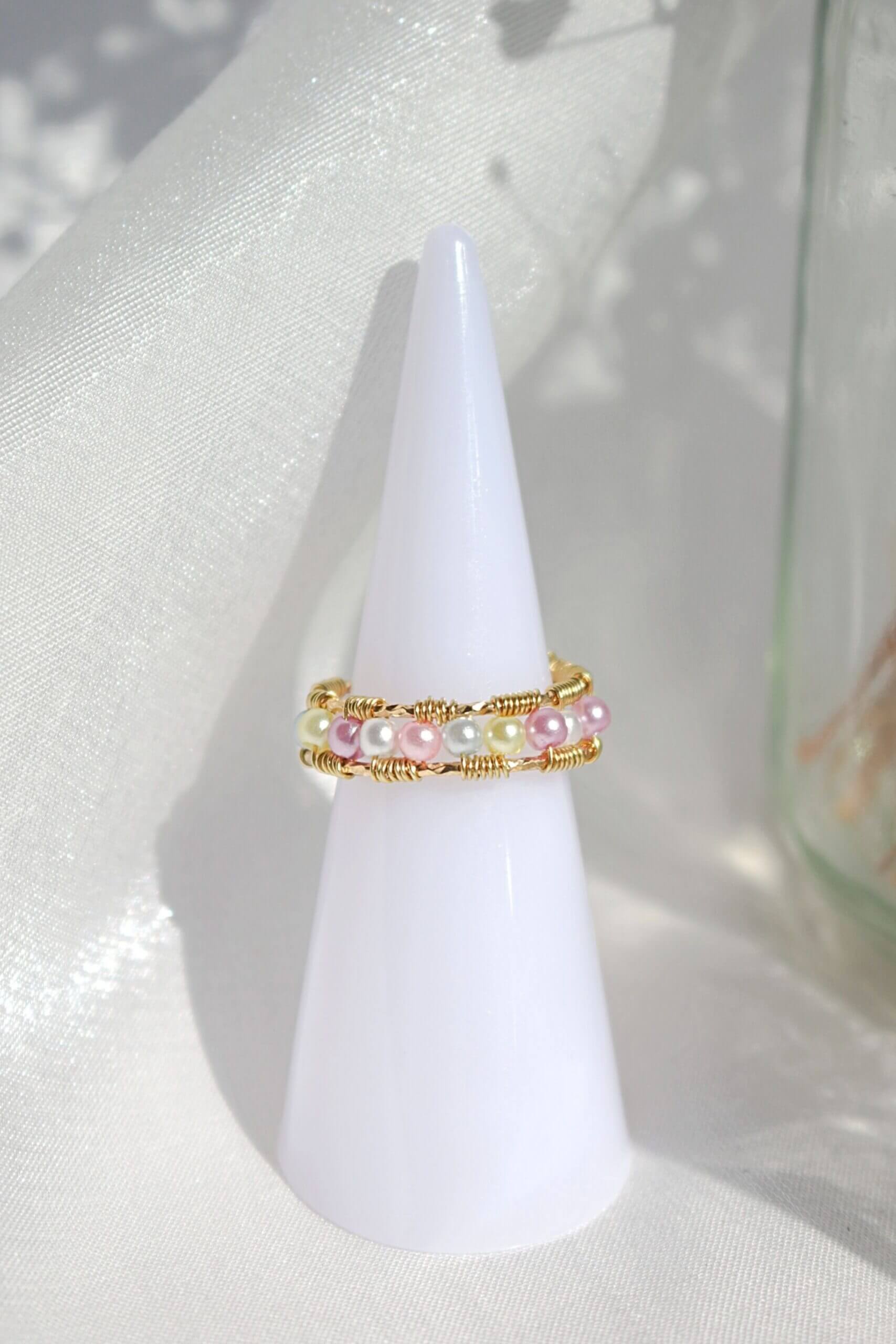 Anillo Banda Pastel de Perlas – Oro 18K