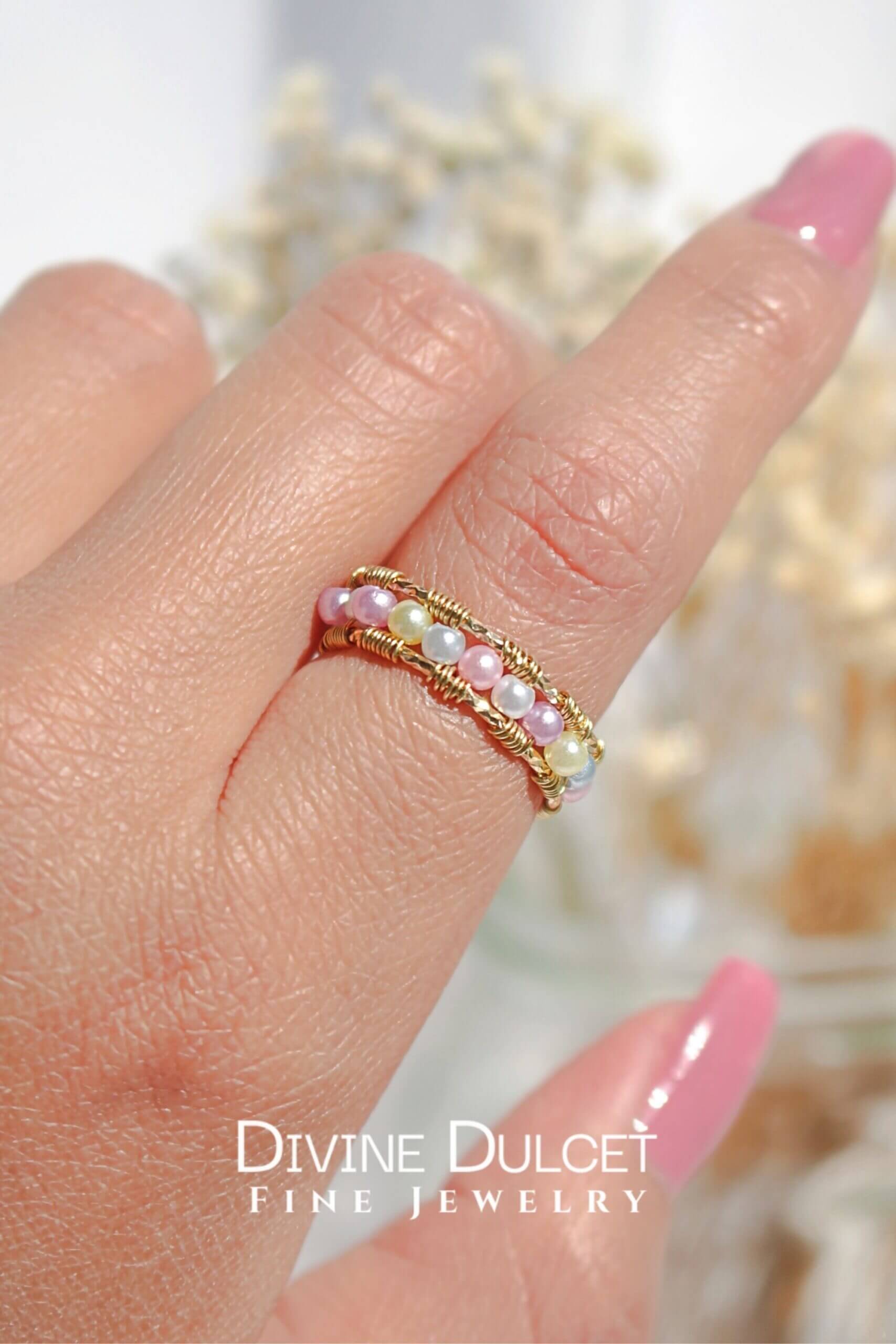 Anillo Banda Pastel de Perlas – Oro 18K