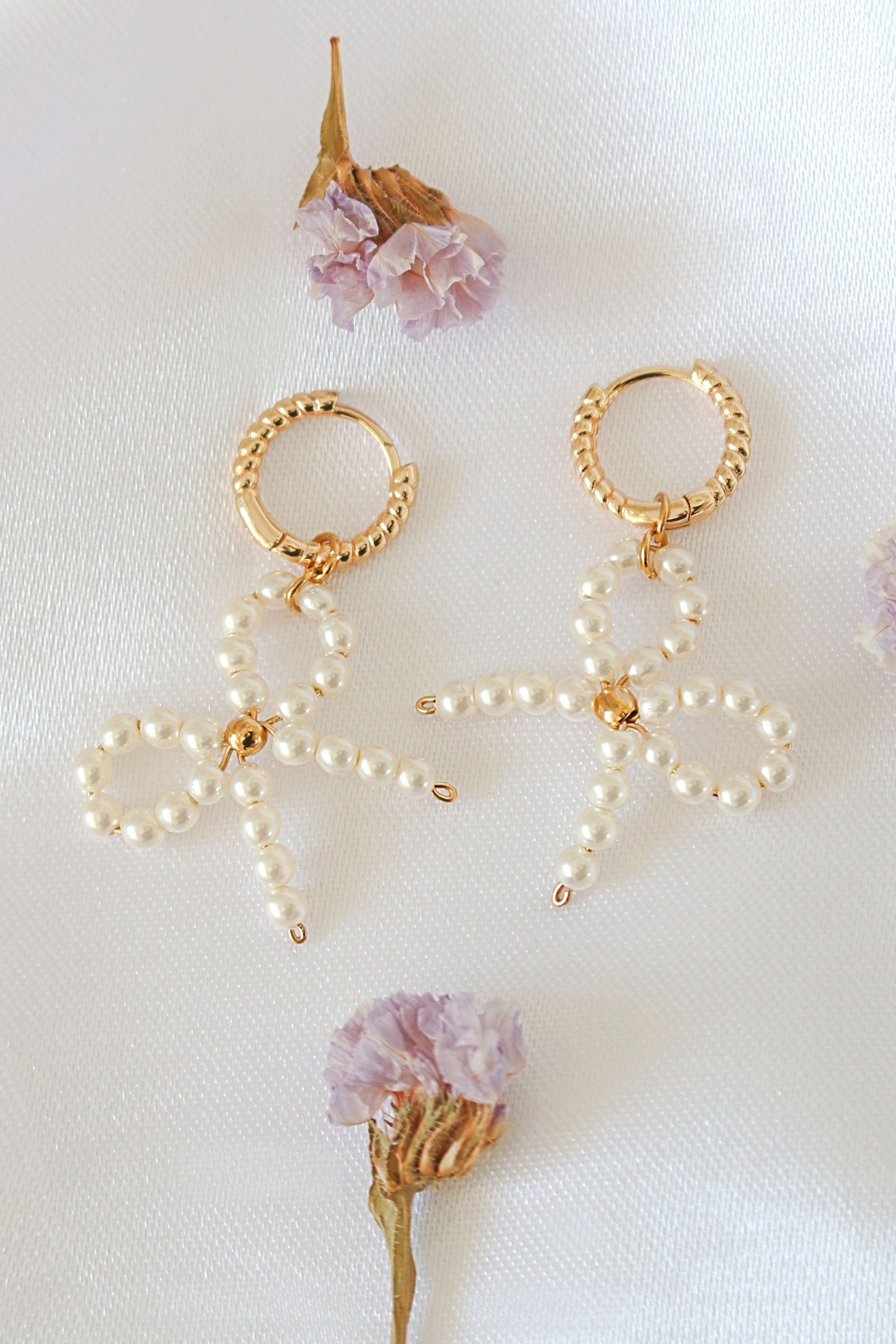 Pendientes Lazo Coquette de Perlas – Oro 24K