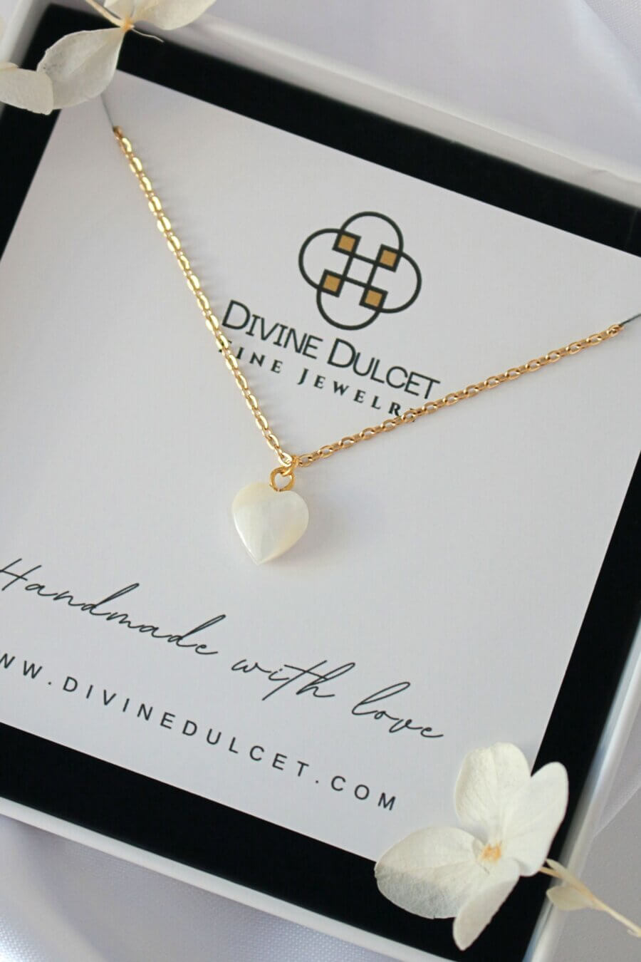 Collar Corazón de Concha Natural – Oro 24K