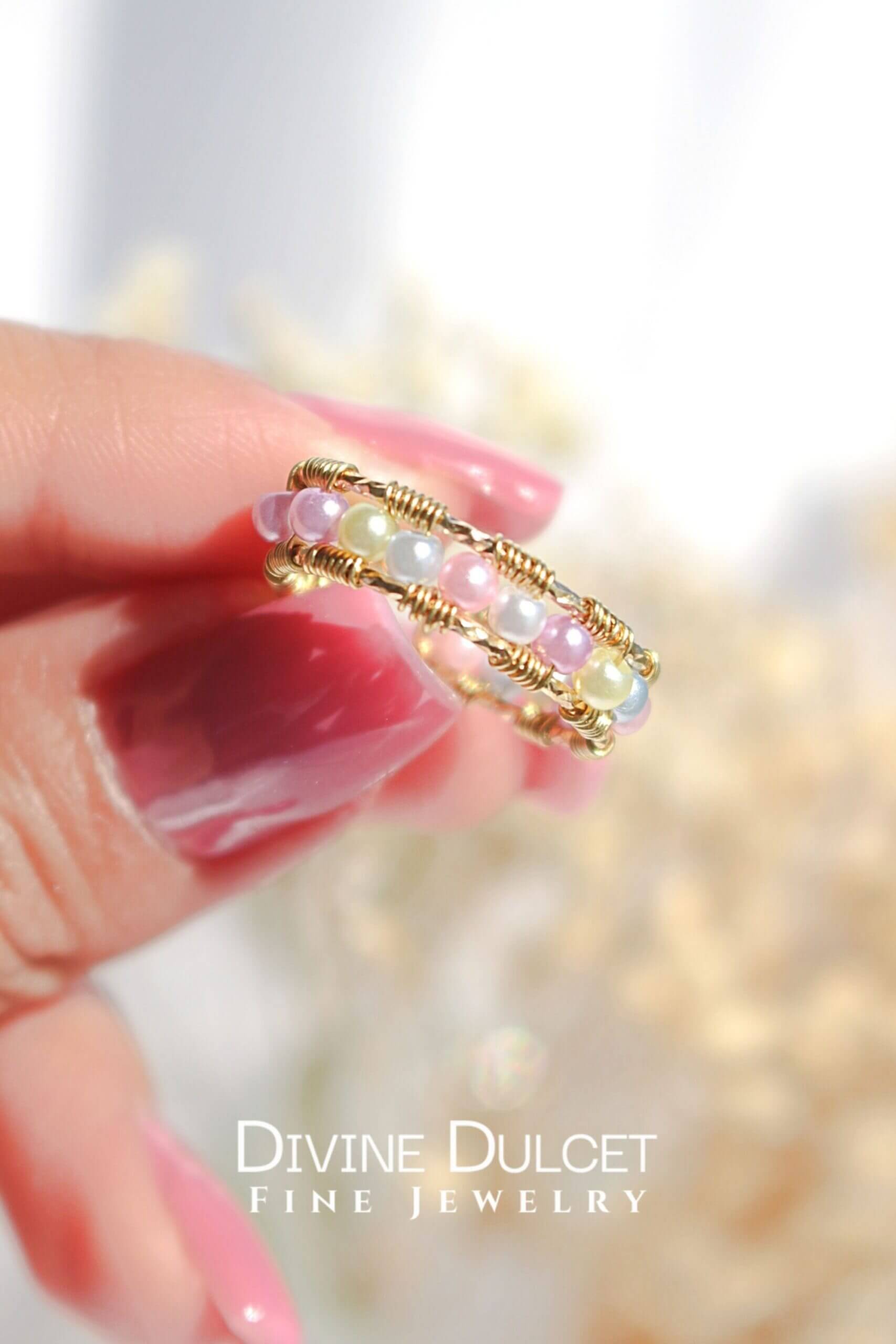 Anillo Banda Pastel de Perlas – Oro 18K